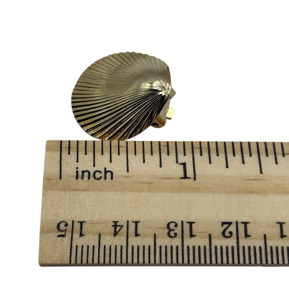 Christian Dior Earrings Sea Shell Clip On Vintage 70s Gold Tone Vacation Germany - Picture 9 of 16